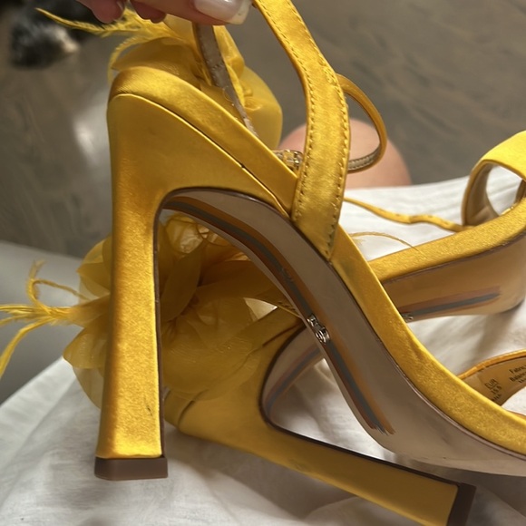LEANA FLOWER STRAP HEEL size 5.5 sunflower satin sold out in stores - Picture 4 of 10